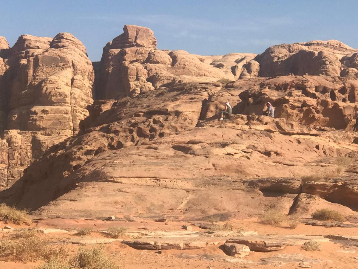 Hotel Black Irish Camp And Tours Wadi Rum Exterior foto