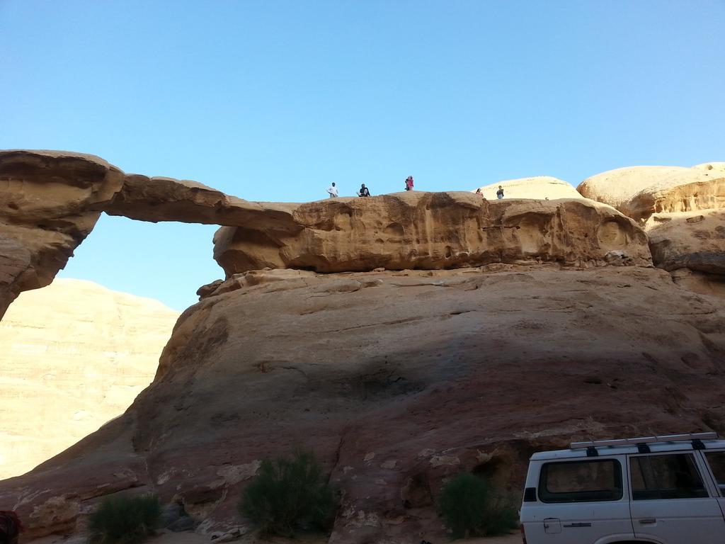 Hotel Black Irish Camp And Tours Wadi Rum Exterior foto