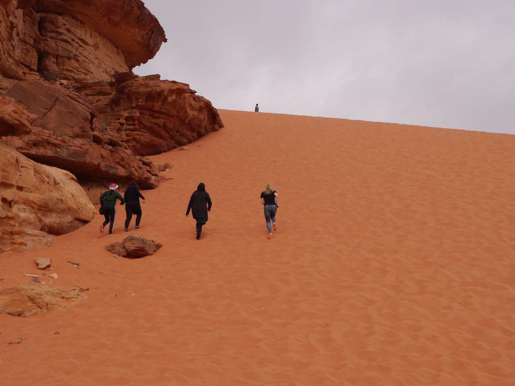 Hotel Black Irish Camp And Tours Wadi Rum Exterior foto