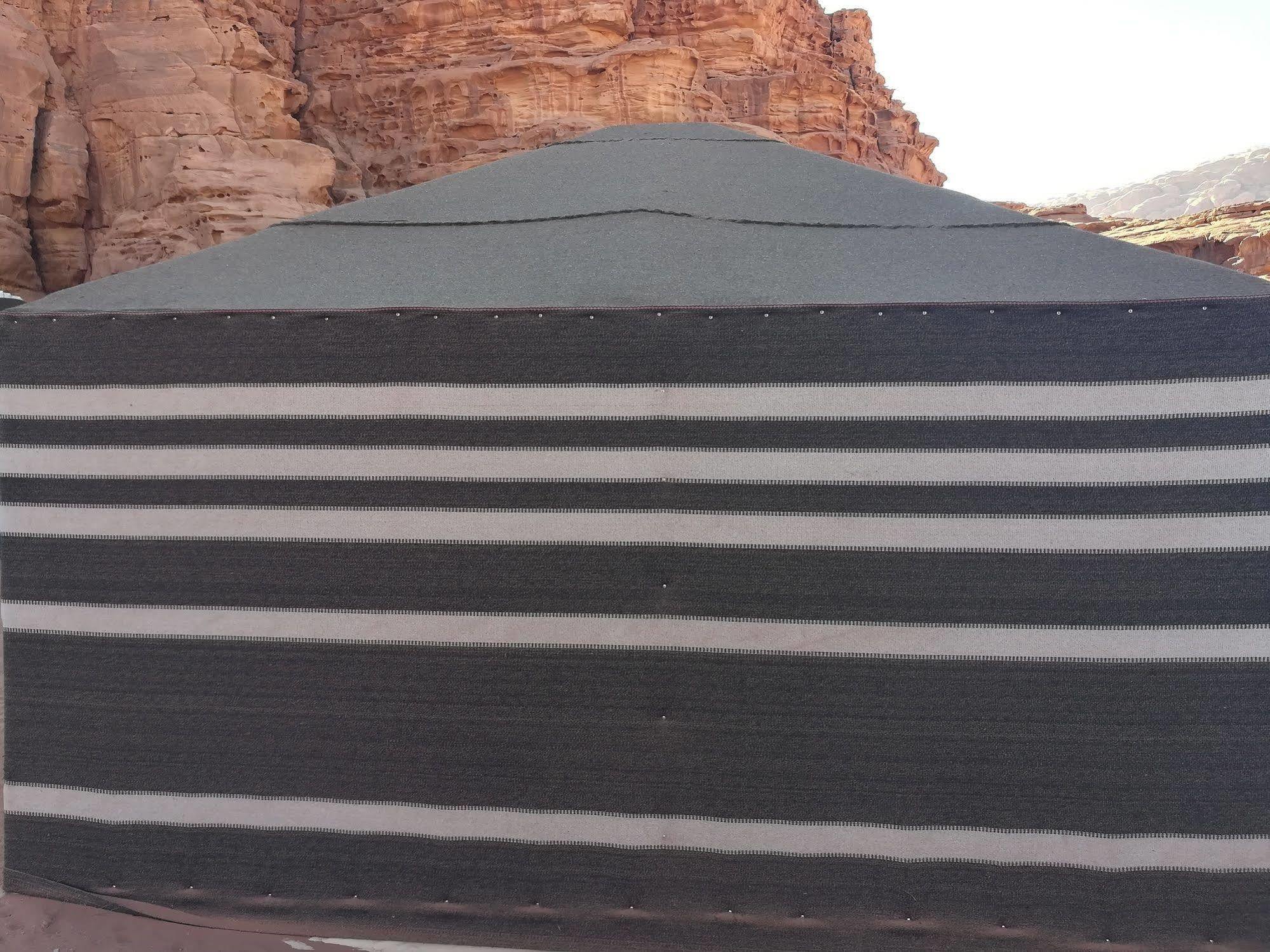 Hotel Black Irish Camp And Tours Wadi Rum Exterior foto