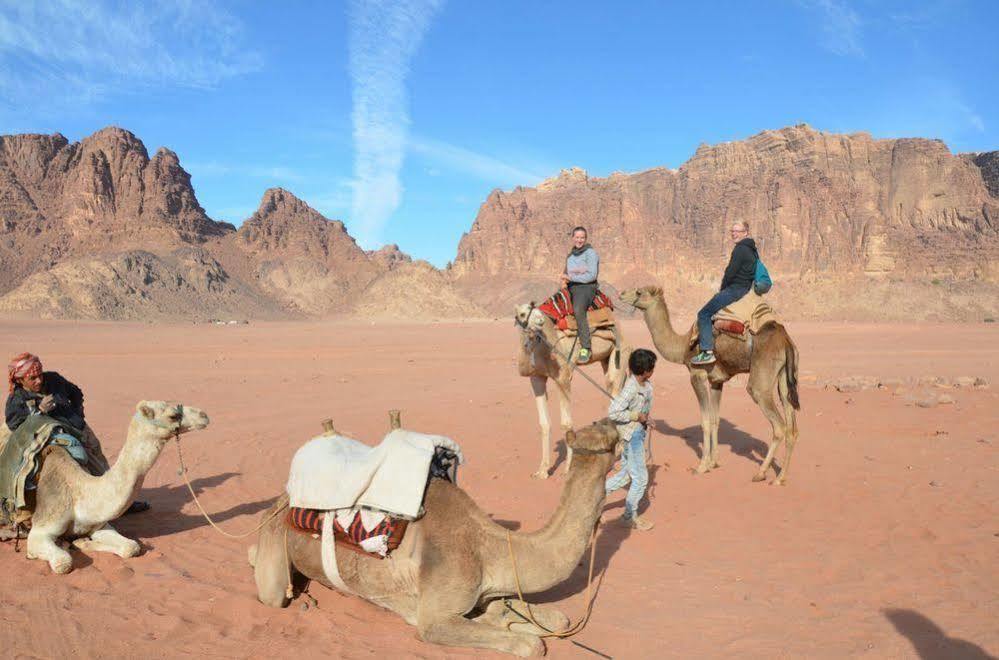 Hotel Black Irish Camp And Tours Wadi Rum Exterior foto