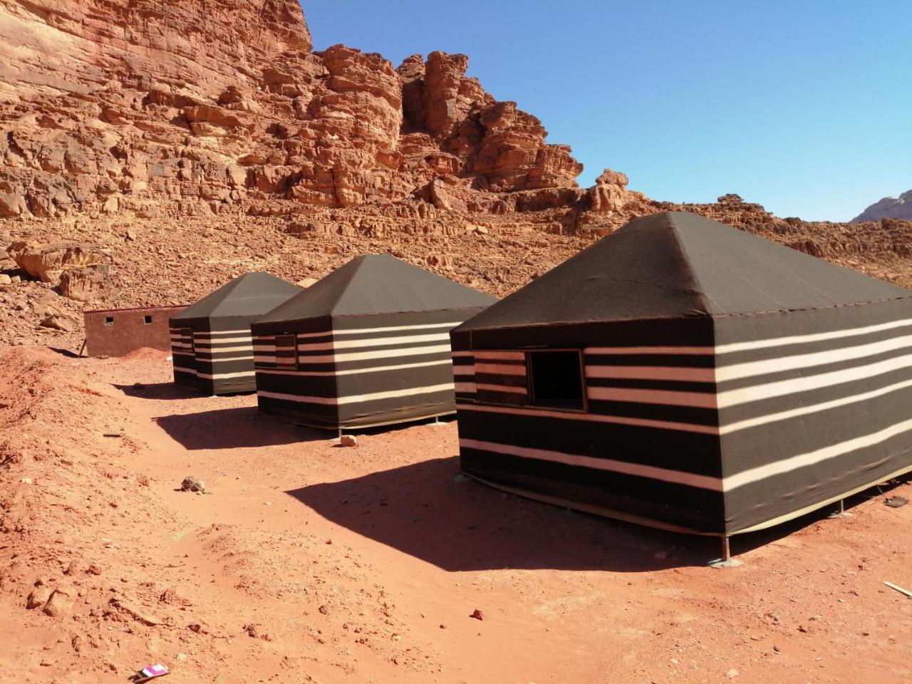 Hotel Black Irish Camp And Tours Wadi Rum Exterior foto