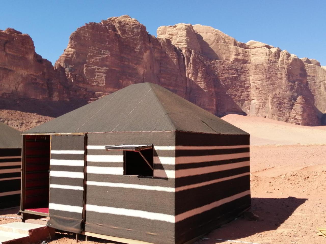 Hotel Black Irish Camp And Tours Wadi Rum Exterior foto